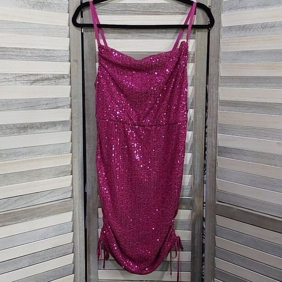 39 - Sleeveless Ruched Side Bodycon Dress | Wild Fable | Small - Picture 1 of 13